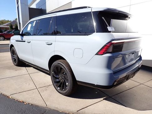 New 2025 Lincoln Navigator Reserve w/ Jet Appearance Package image 3