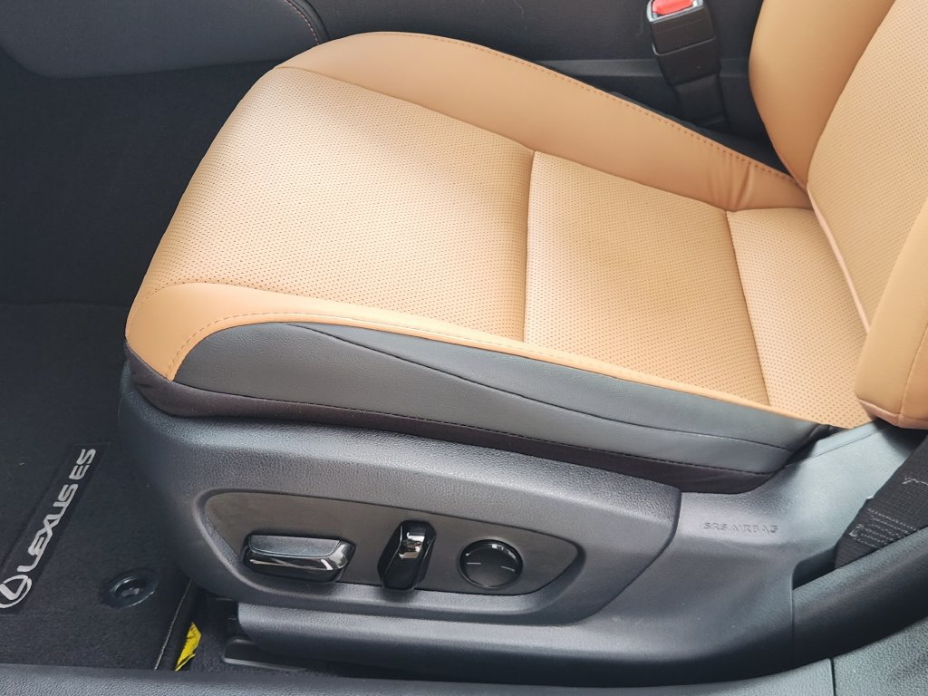 Certified 2025 Lexus ES 350 w/ Premium Package FWD image 23