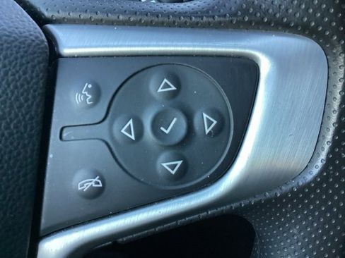 Used 2024 GMC Terrain SLE image 14