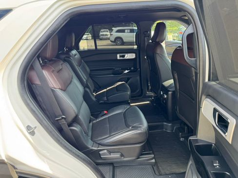 Used 2021 Ford Explorer Platinum w/ Equipment Group 601A AWD/4WD image 22