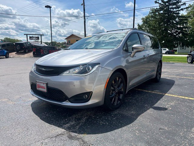 Used 2018 Chrysler Pacifica Limited w/ Advanced Safetytec Group FWD image 6