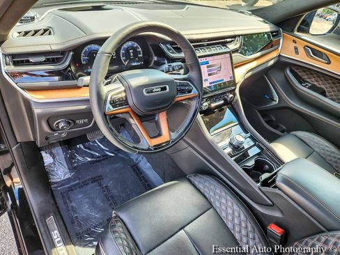 Used 2025 Jeep Grand Cherokee Summit AWD/4WD image 11