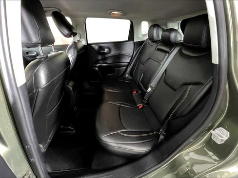 Used 2018 Jeep Compass Latitude w/ Popular Equipment Group FWD image 18