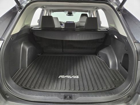 Used 2022 Toyota RAV4 XLE w/ Convenience Package FWD image 27
