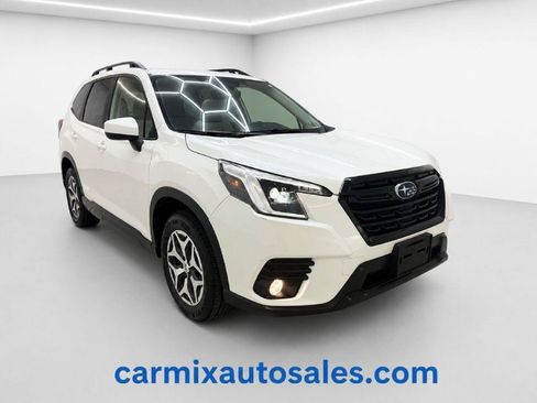 Used 2023 Subaru Forester Premium AWD/4WD image 1