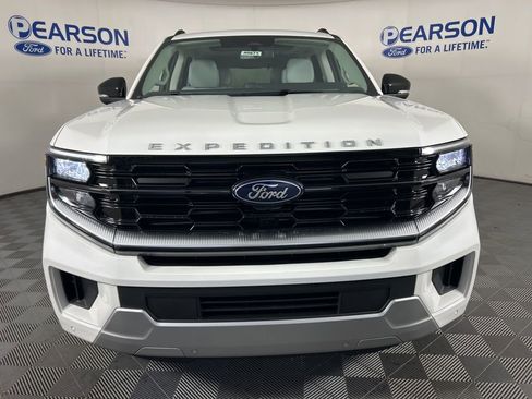 New 2026 Ford Expedition Platinum w/ Driver's Package image 2