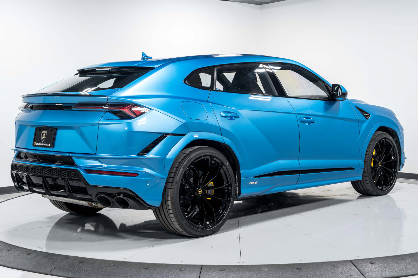 Used 2024 Lamborghini Urus S AWD/4WD image 3