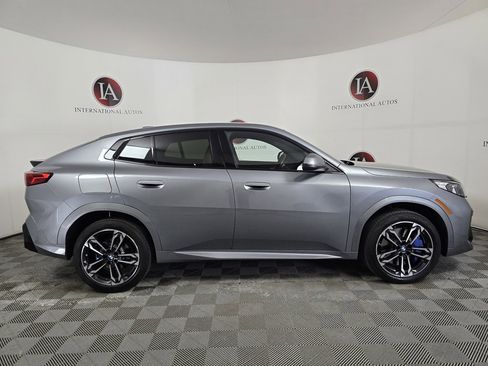 Used 2025 BMW X2 xDrive28i image 3