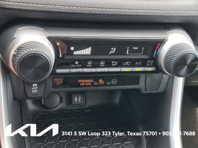 Used 2019 Toyota RAV4 LE FWD image 32