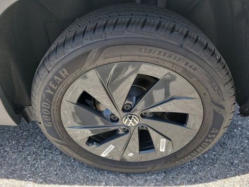 New 2026 Volkswagen Taos S FWD image 34