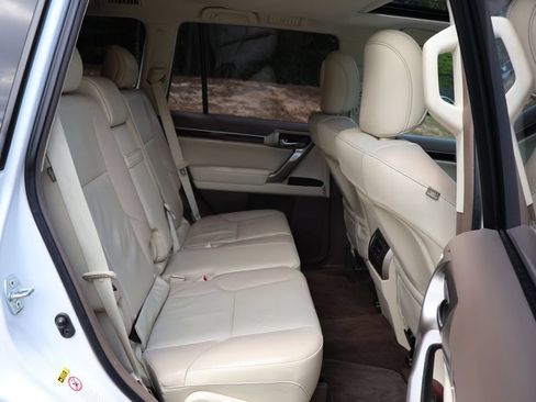 Used 2019 Lexus GX 460 Premium w/ Premium Package AWD/4WD image 26