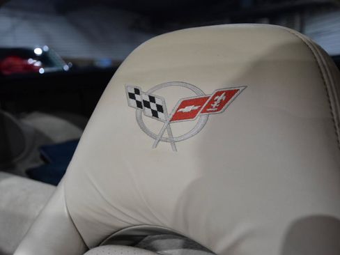 Used 2004 Chevrolet Corvette Coupe w/ Preferred Equipment Group RWD image 30