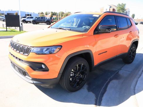 New 2026 Jeep Compass Latitude image 9