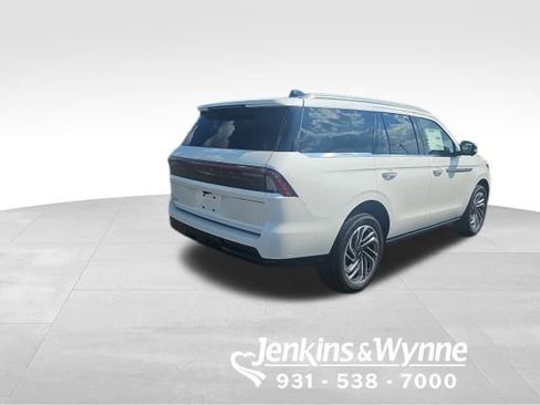 New 2025 Lincoln Navigator Reserve image 3