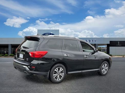 Used 2019 Nissan Pathfinder SV AWD/4WD image 5