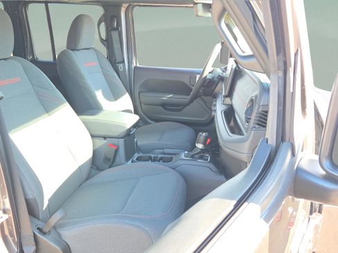 Used 2025 Jeep Wrangler Unlimited Rubicon w/ Technology Group image 15