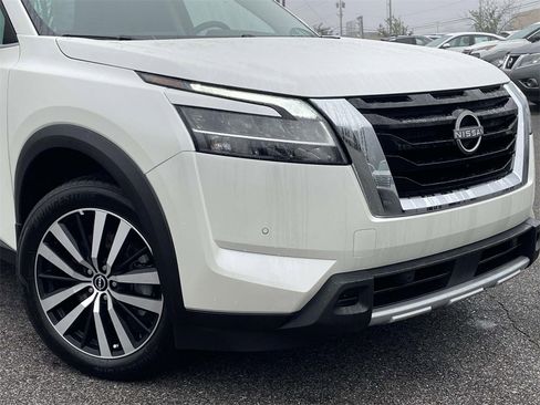 Used 2024 Nissan Pathfinder Platinum w/ Cargo Package image 9