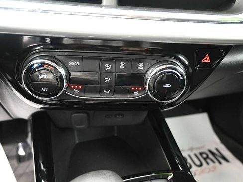 Used 2024 Chevrolet Trax LT w/ Driver Confidence Package FWD image 8