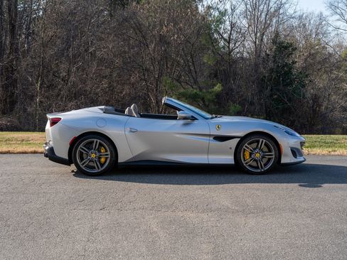 Used 2019 Ferrari Portofino image 7