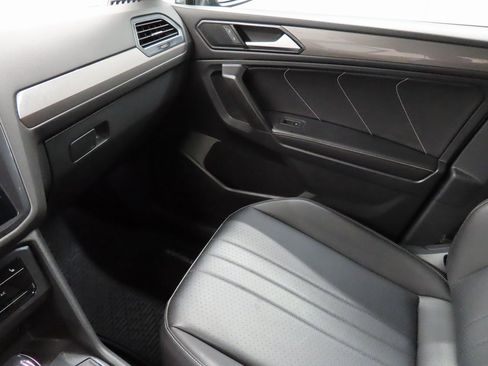 Used 2022 Volkswagen Tiguan SE image 20
