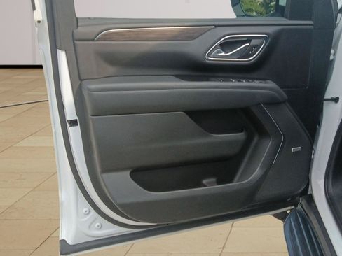 Used 2022 Chevrolet Tahoe LT w/ Luxury Package AWD/4WD image 19