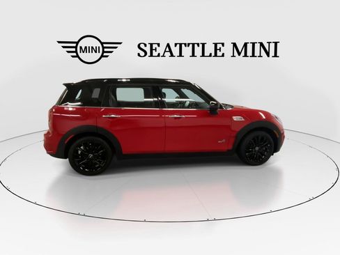 Used 2022 MINI Cooper Clubman S w/ Signature Upholstery Package AWD/4WD image 12