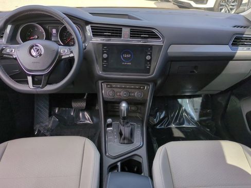 Used 2021 Volkswagen Tiguan SE w/ Panoramic Sunroof Package image 14