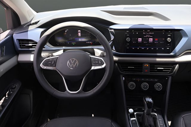 Certified 2023 Volkswagen Taos SE FWD image 14