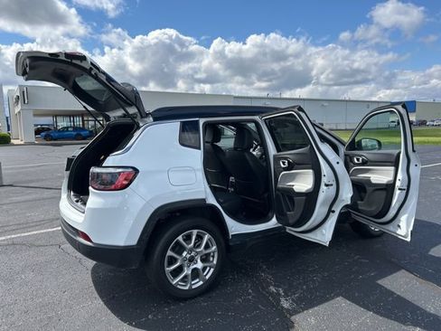Used 2025 Jeep Compass Limited AWD/4WD image 23
