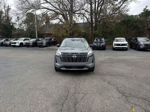 New 2026 Nissan Pathfinder Platinum image 2