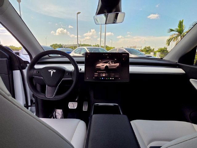 Used 2022 Tesla Model Y Performance AWD/4WD image 26