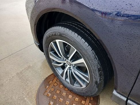 Used 2023 Toyota Venza LE image 29