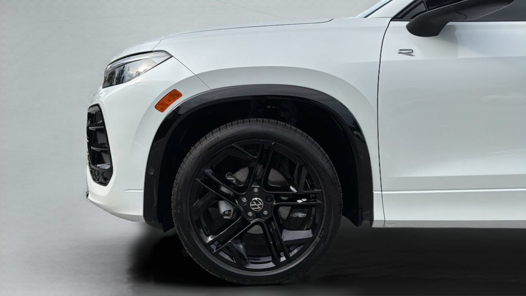 New 2026 Volkswagen Tiguan SE R-Line FWD image 38