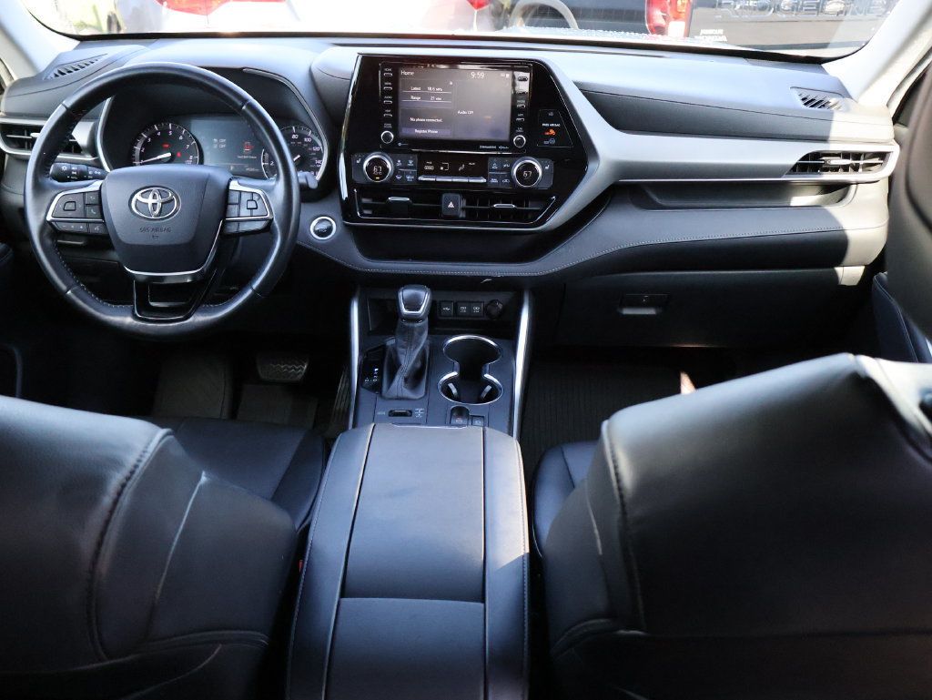 Used 2020 Toyota Highlander XLE AWD/4WD image 14