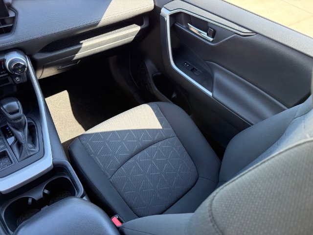 Used 2021 Toyota RAV4 XLE AWD/4WD image 21
