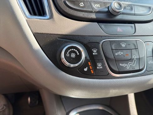 Used 2017 Chevrolet Malibu LT FWD image 26