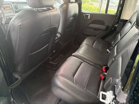 Used 2023 Jeep Wrangler Unlimited Sahara AWD/4WD image 5