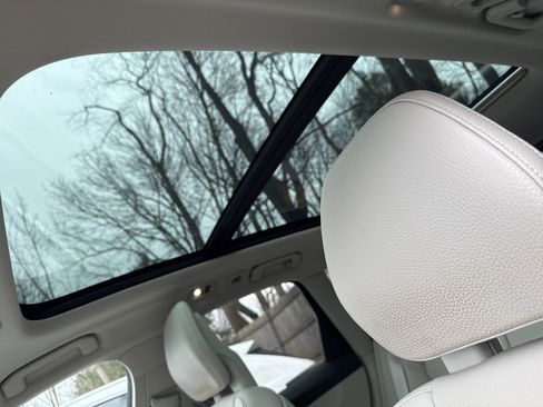 Used 2018 Volvo XC60 T6 Momentum w/ Convenience Package image 13