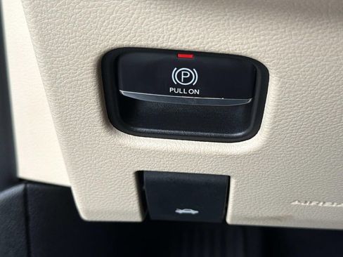 Used 2023 Jeep Grand Cherokee Limited w/ Luxury Tech Group II RWD image 45