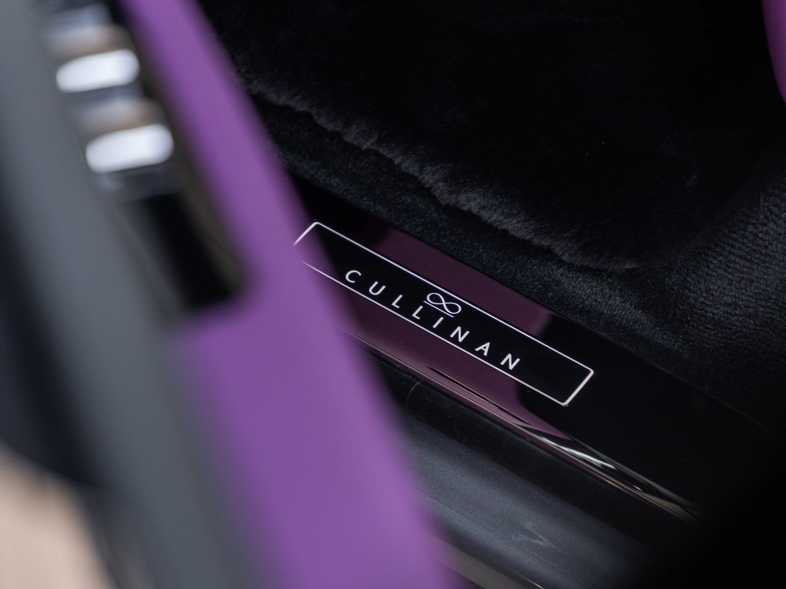New 2027 Rolls-Royce Cullinan Black Badge AWD/4WD image 29