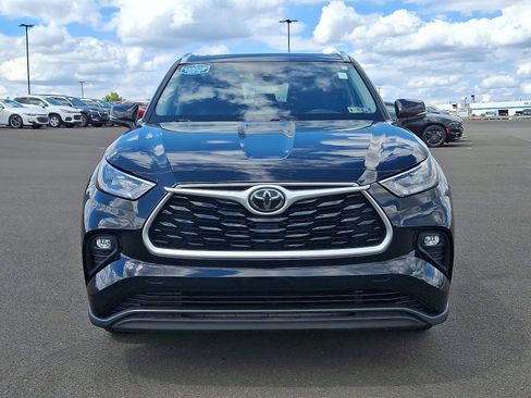 Used 2020 Toyota Highlander XLE image 2