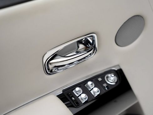 Used 2013 Rolls-Royce Phantom Drophead Coupe RWD image 56