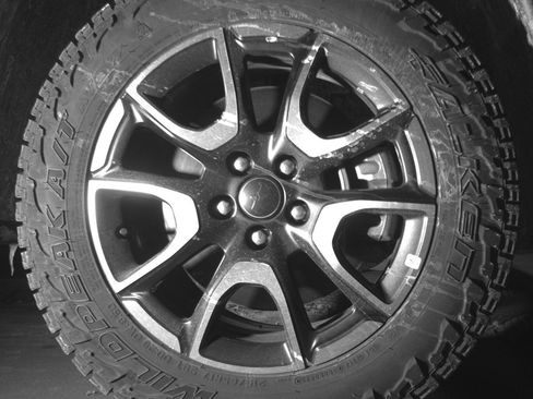 Used 2025 Jeep Compass Trailhawk AWD/4WD image 13
