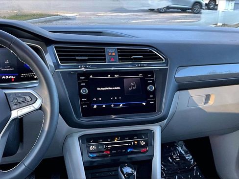 Certified 2023 Volkswagen Tiguan SE w/ Panoramic Sunroof Package image 20