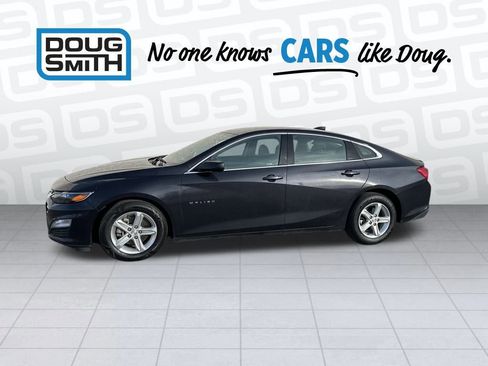 Used 2023 Chevrolet Malibu LT image 2