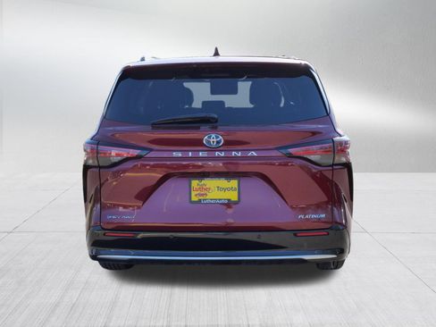 Used 2025 Toyota Sienna Platinum AWD/4WD image 6