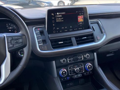 Used 2023 GMC Yukon SLT w/ SLT Premium Package image 7