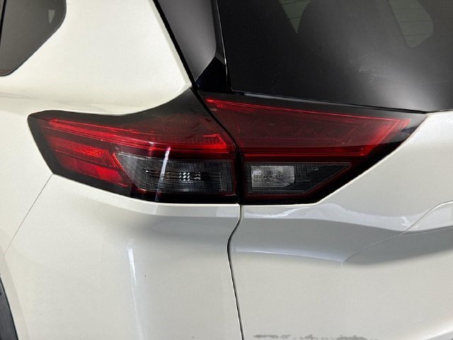 Used 2021 Nissan Rogue SV AWD/4WD image 35