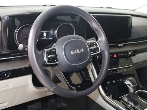 Used 2024 Kia Carnival EX FWD image 6