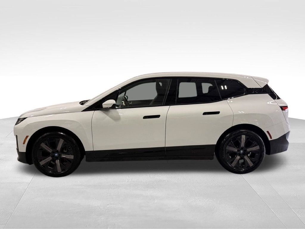 Used 2024 BMW iX xDrive50 AWD/4WD image 2